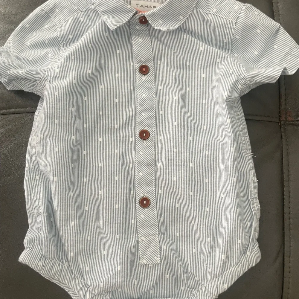 Tahari brand infant onesie and matching hat. New. Never worn. 3-6 months - Picture 7 of 7